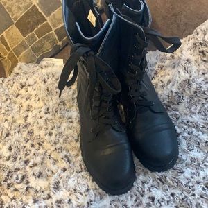 Combat boots